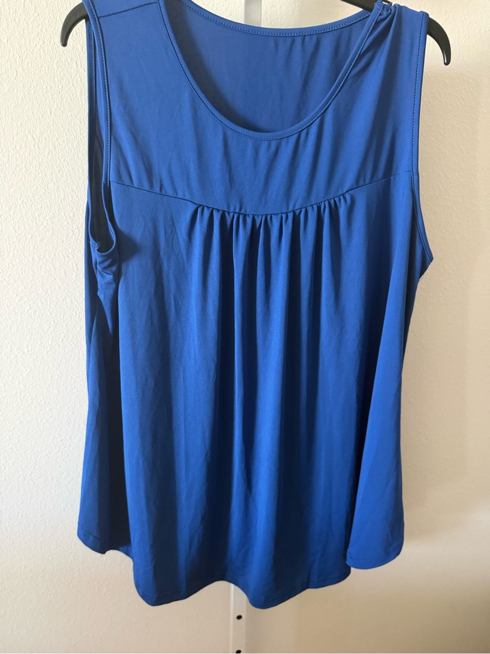 NWOT-Women's Royal Blue Scoop Neck Sleeveless Top